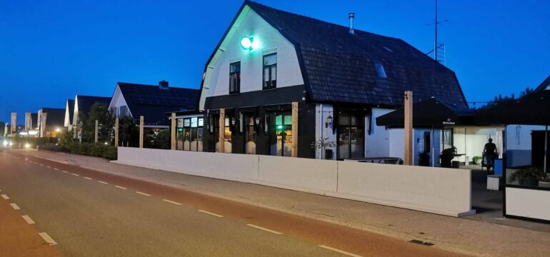 Bosch Beton - Veilige terrasafscheiding voor Café Wessel in Kootwijkerbroek