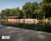 Bosch Beton - Keerwanden langs buitenvijver bij sauna in Soesterberg