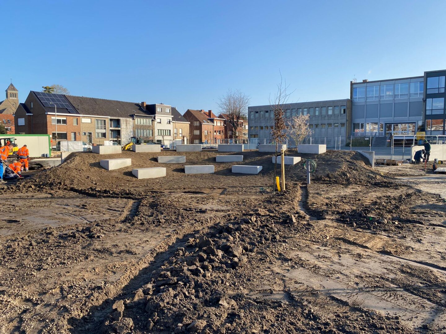 Bosch Beton - Keerwanden voor eerste duurzame schoolplein in Kortrijk (België)