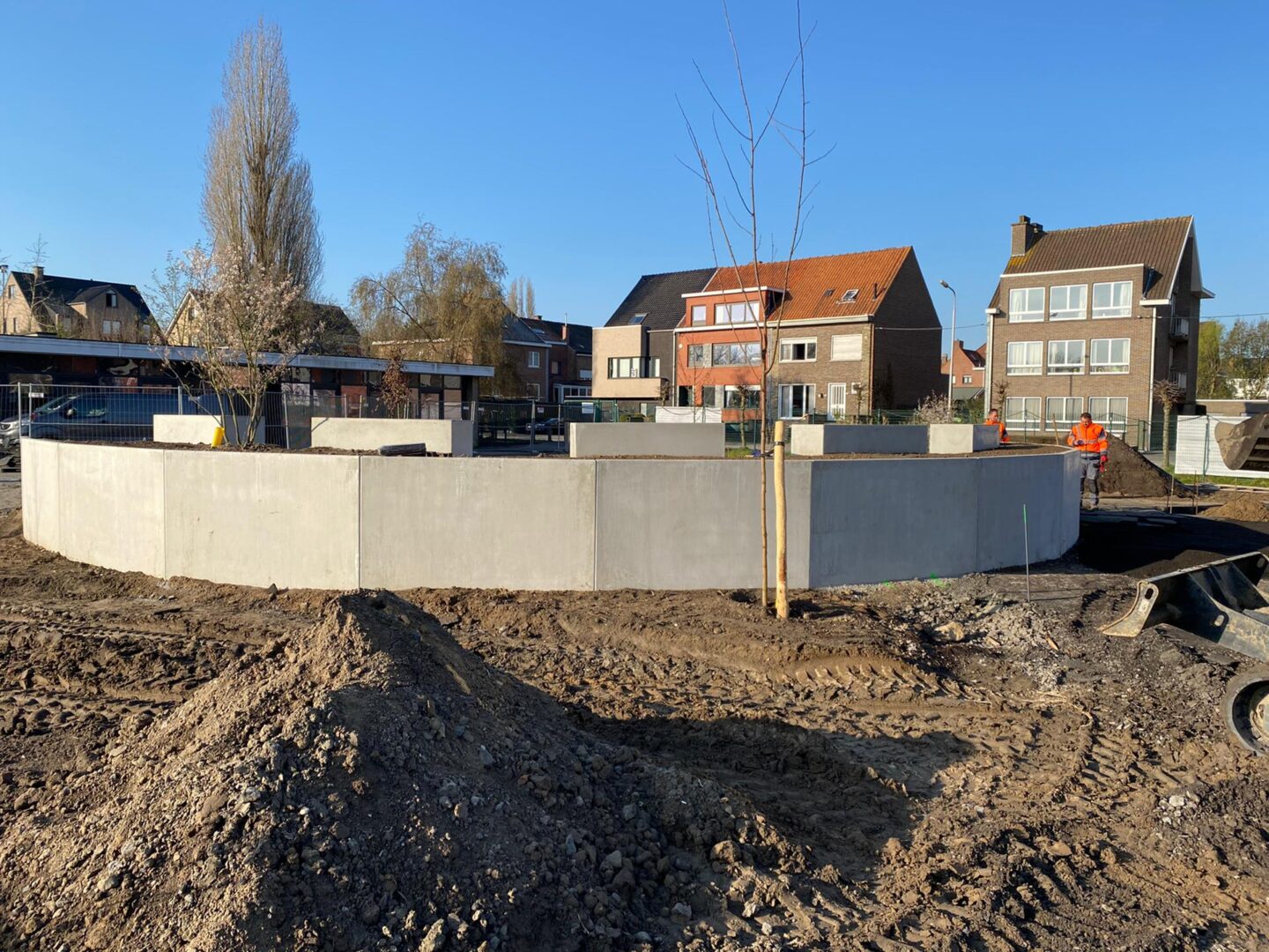 Bosch Beton - Keerwanden voor eerste duurzame schoolplein in Kortrijk (België)