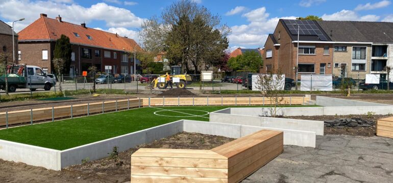 Bosch Beton - Keerwanden voor eerste duurzame schoolplein in Kortrijk (België)