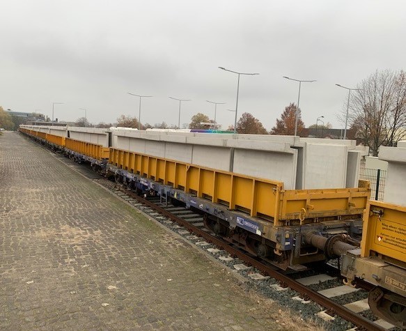 Bosch Beton perronwanden onderweg naar Hoensbroek (Kolenlijn)