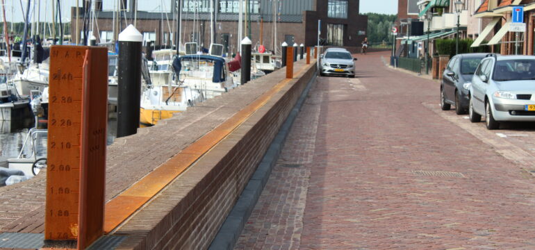 Bosch Beton - 330 meter lange zelfsluitende waterkering in  Spakenburg