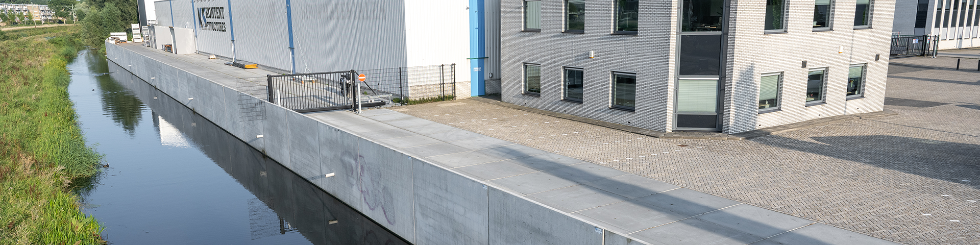 Bosch Beton - Kademuur van keerwanden langs bedrijf in Alphen aan den Rijn